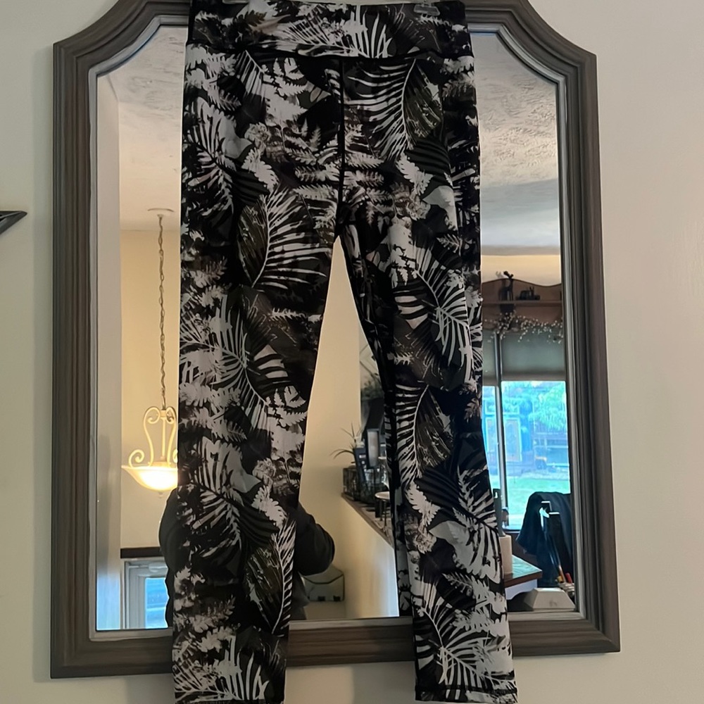 2 LIV leggings size XL